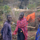 Jungs im Masai Dorf