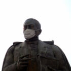 Statue mit Maske