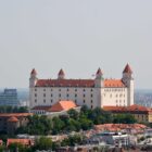 Sicht von Stadtteil Slavin auf Bratislava Castle