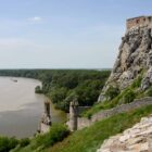 Burg Theben mit Sicht auf Mündung Donau/March