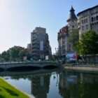 Fluss in der Stadt