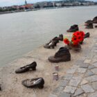 Schuhe am Donauufer