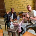 Café mit Tonsi (Tourgiude)