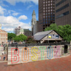 Boston-Sign beim Faneuil Hall