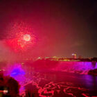 Feuerwerk über den Niagarafällen