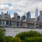 Brooklyn Bridge vor Skyline