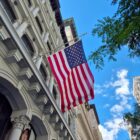 Flagge auf Strassen New Yorks